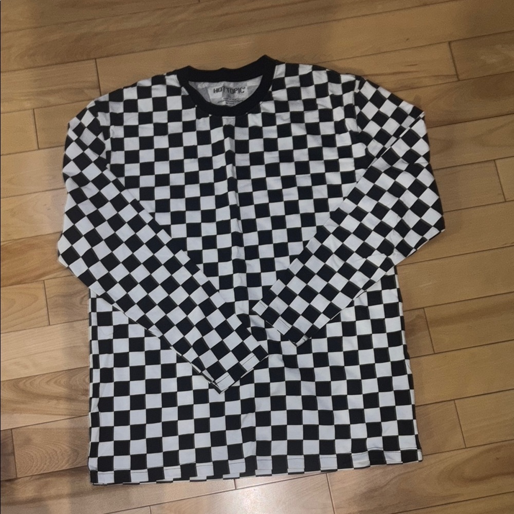 NWOT Hot Topic Black and White Checkered Long Sleeve Shirt